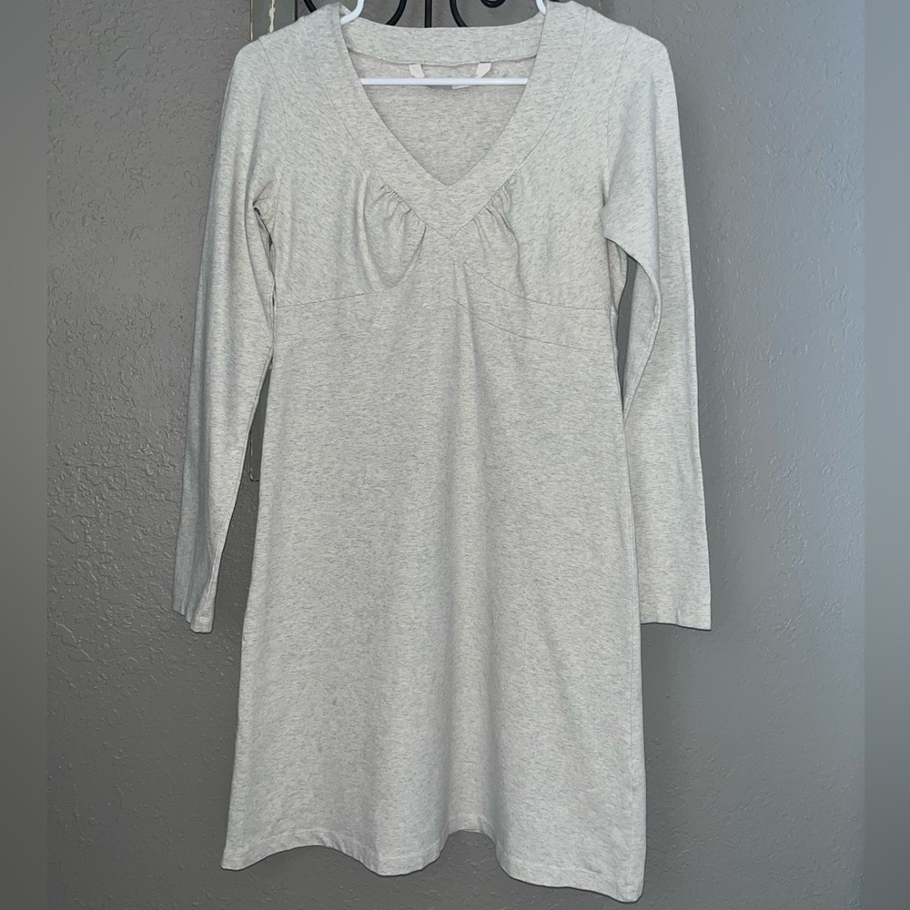 Athleta heathered oatmeal grey V-neck long sleeve dress-small.  Smoke free home.